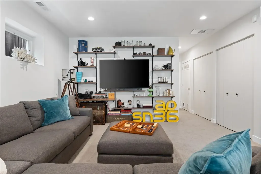 1859 North Albany Avenue Chicago IL 60647