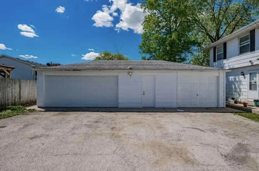 390 West Indian Trail Aurora IL 60506