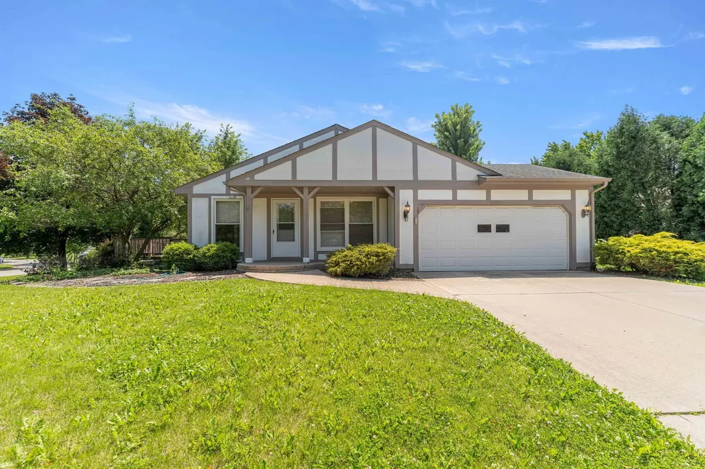 352 Danbury Drive Naperville IL 60565