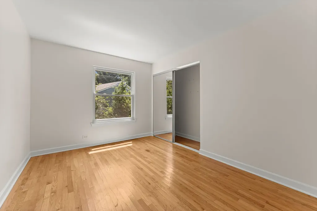 352 Danbury Drive Naperville IL 60565