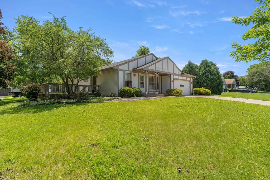 352 Danbury Drive Naperville IL 60565