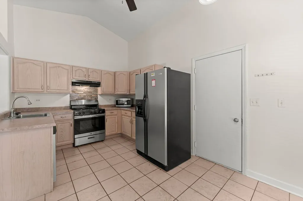 352 Danbury Drive Naperville IL 60565