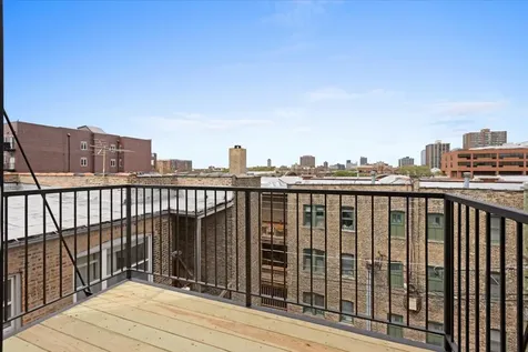 904 West Dakin Street Chicago IL 60613