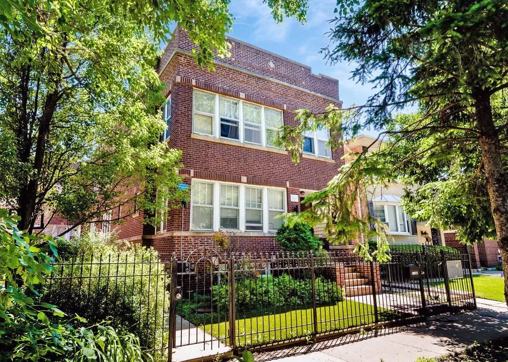 4821 West Cornelia Avenue Chicago IL 60641