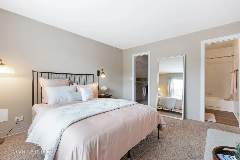 37 Kensington Circle Wheaton IL 60189