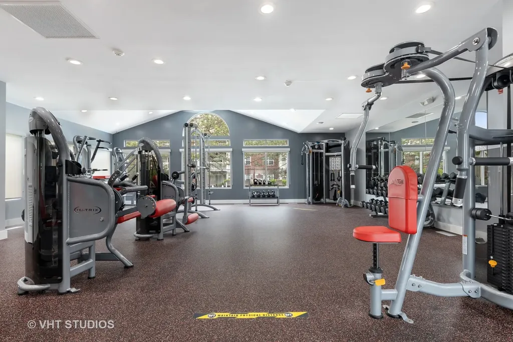 37 Kensington Circle Wheaton IL 60189