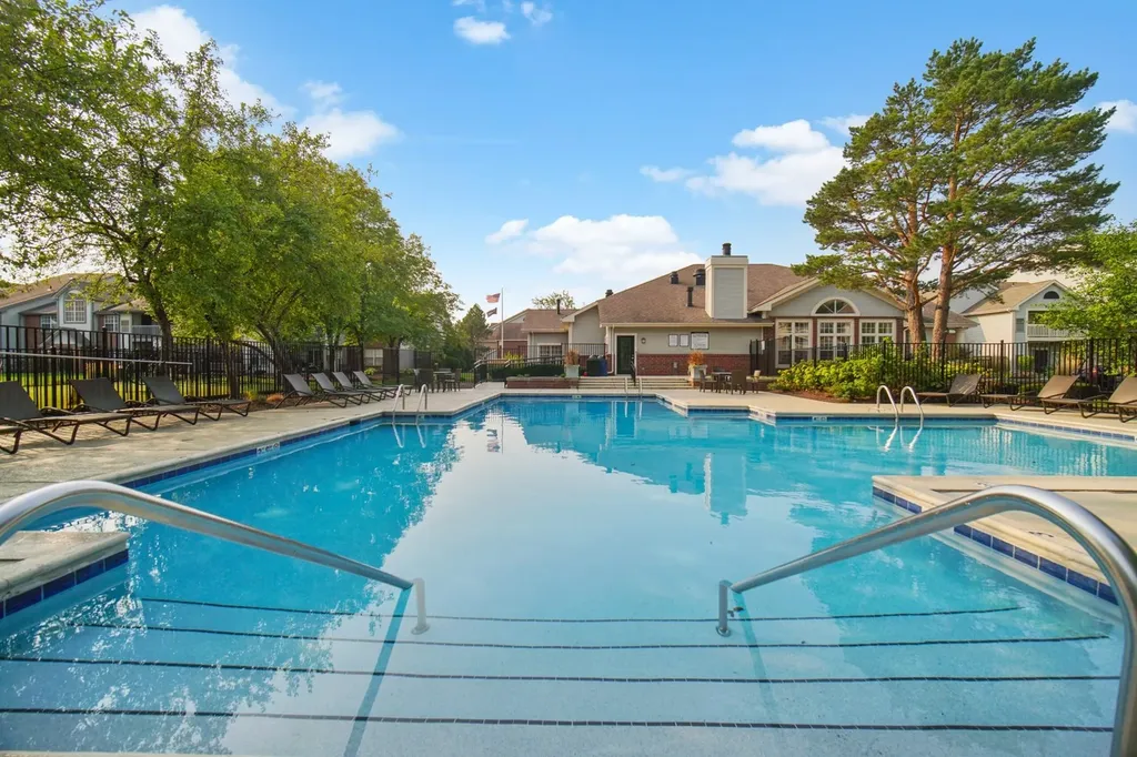 37 Kensington Circle Wheaton IL 60189