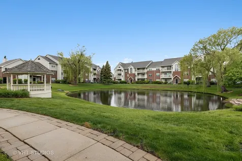 37 Kensington Circle Wheaton IL 60189