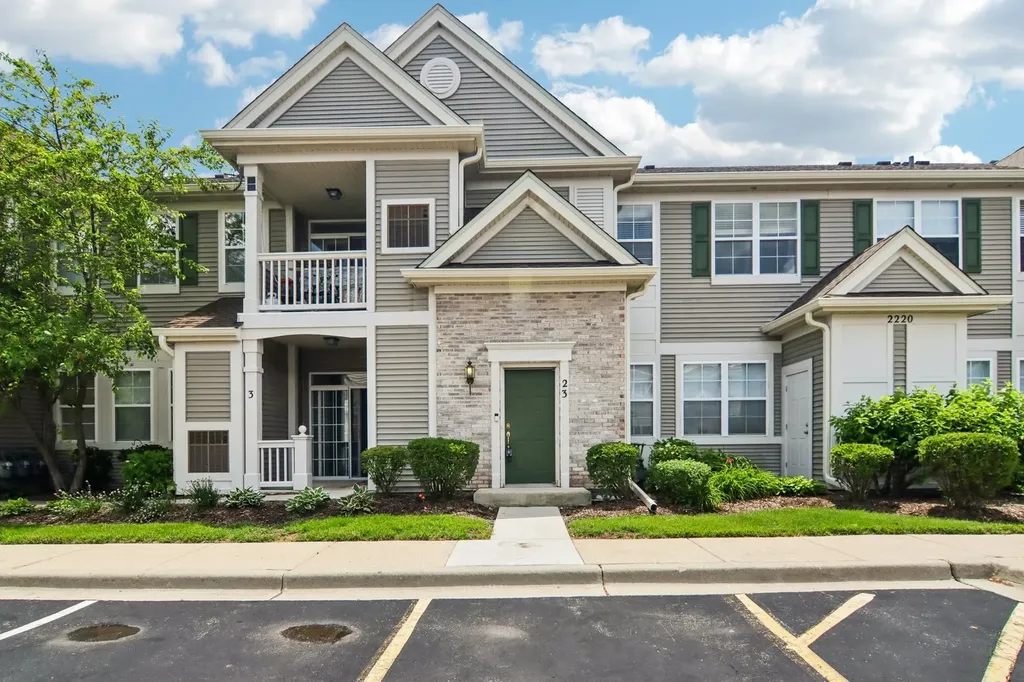 2220 Aurora Drive Pingree Grove IL 60140