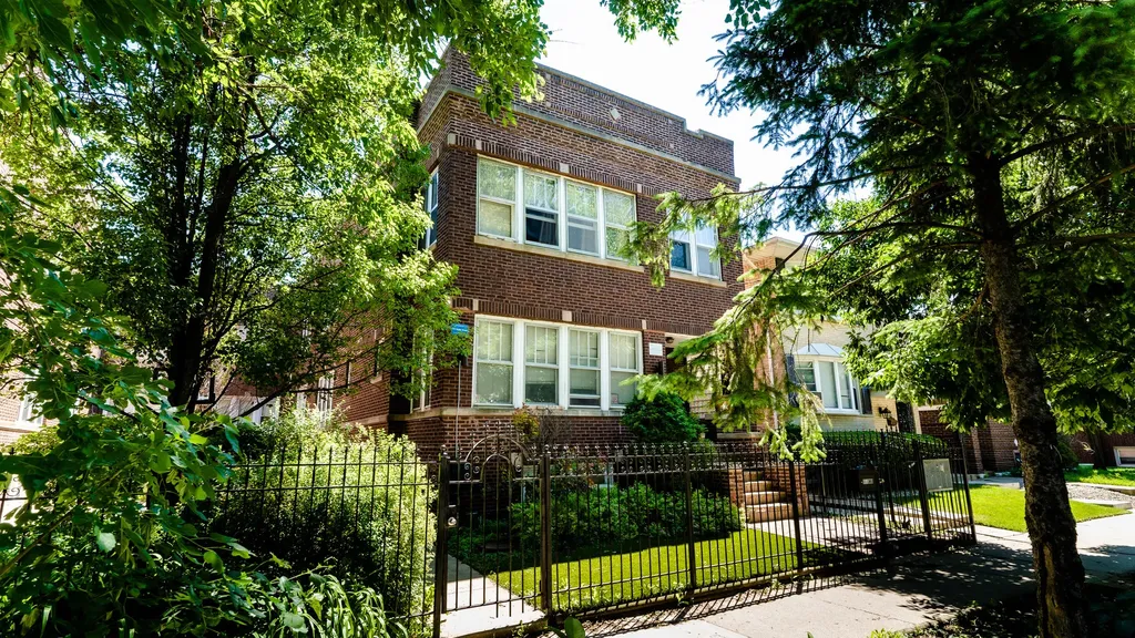 4819 West Cornelia Avenue Chicago IL 60641