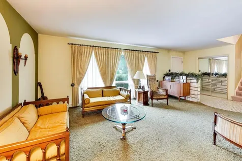 607 South George Street Mount Prospect IL 60056
