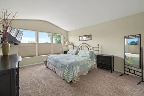 1 Parkside Court Algonquin IL 60102