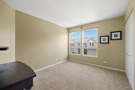 1 Parkside Court Algonquin IL 60102