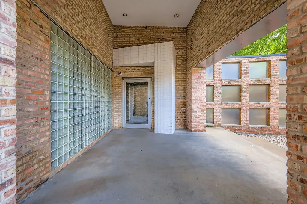 1872 North Clybourn Avenue N Chicago IL 60614