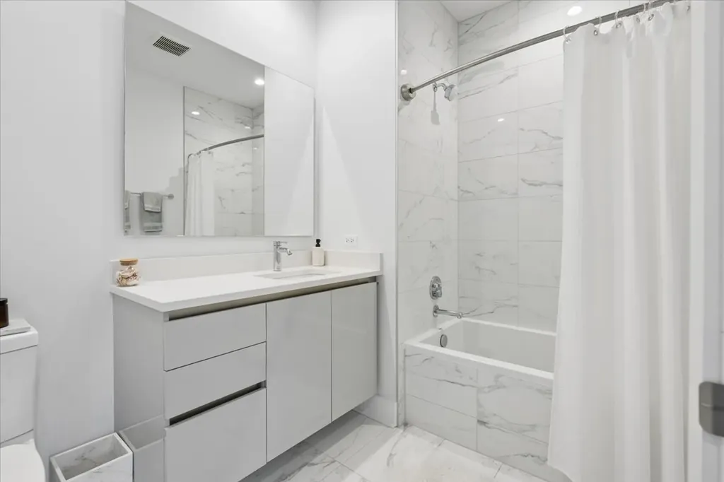 1701 West Webster Avenue Chicago IL 60614