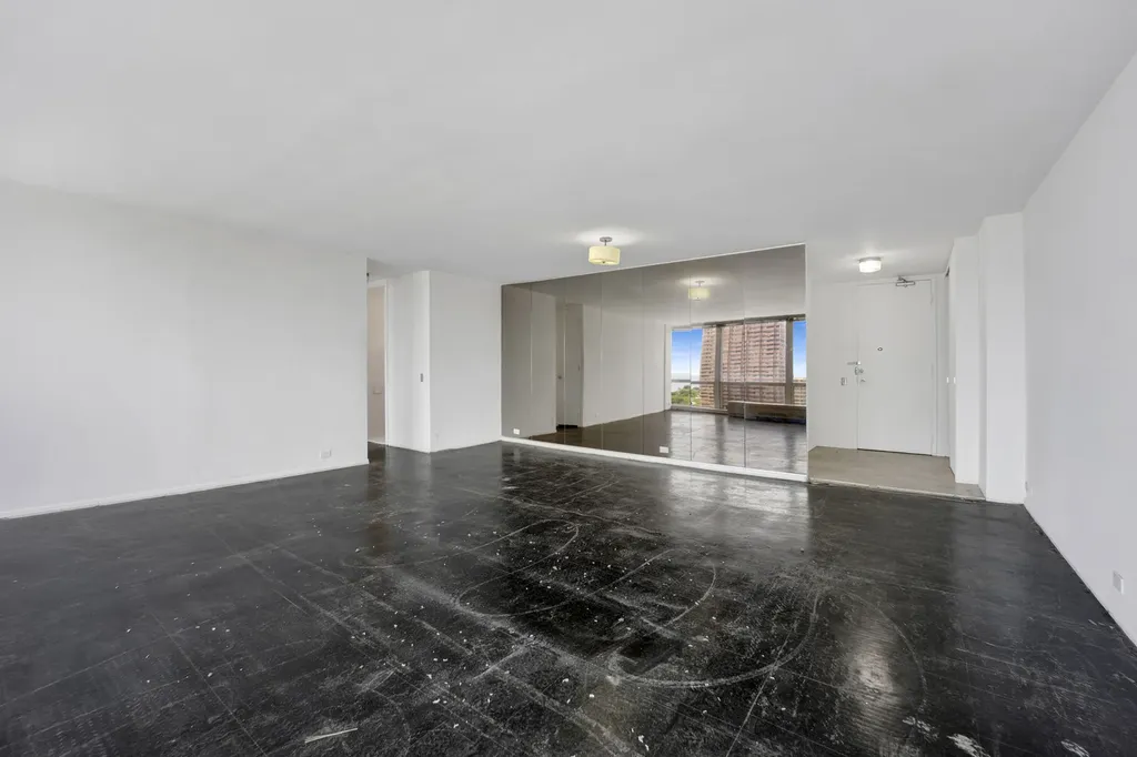330 West Diversey Parkway Chicago IL 60657