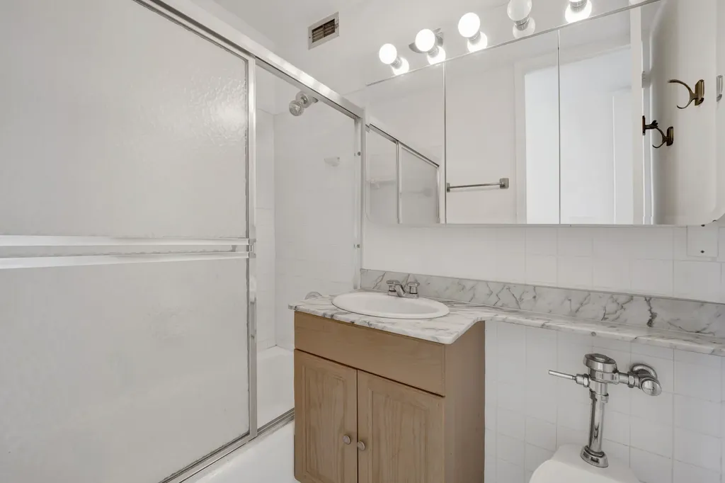 330 West Diversey Parkway Chicago IL 60657