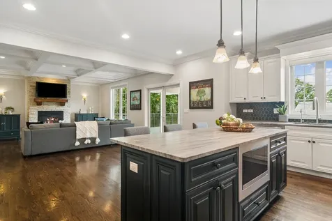 824 North Ridge Avenue Arlington Heights IL 60004