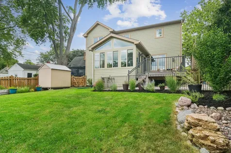 824 North Ridge Avenue Arlington Heights IL 60004