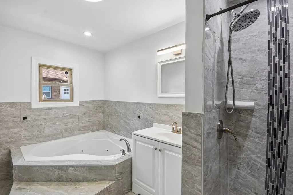 8641 South Constance Avenue Chicago IL 60617