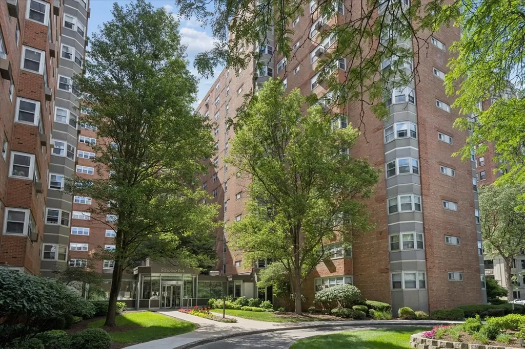 4950 North Marine Drive Chicago IL 60640