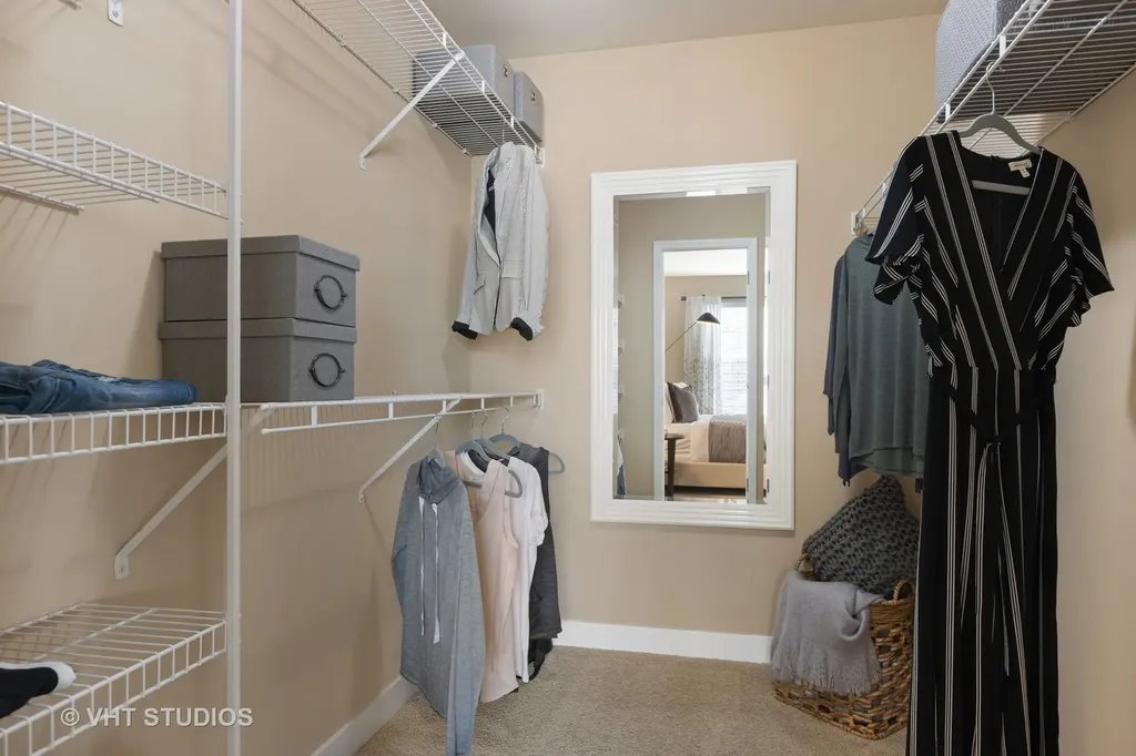 27 Kensington Circle Wheaton IL 60189