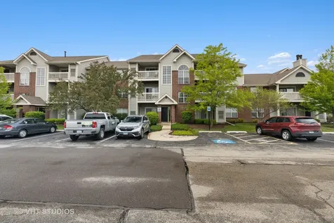 27 Kensington Circle Wheaton IL 60189