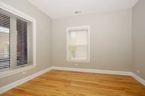 1057 West Thorndale Avenue Chicago IL 60660