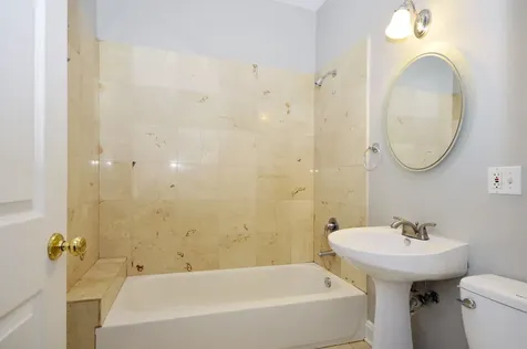1057 West Thorndale Avenue Chicago IL 60660