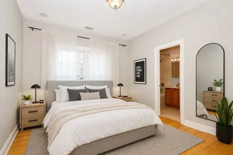 1057 West Thorndale Avenue Chicago IL 60660