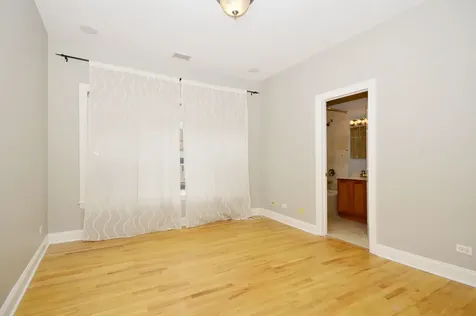 1057 West Thorndale Avenue Chicago IL 60660