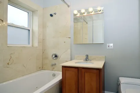 1057 West Thorndale Avenue Chicago IL 60660