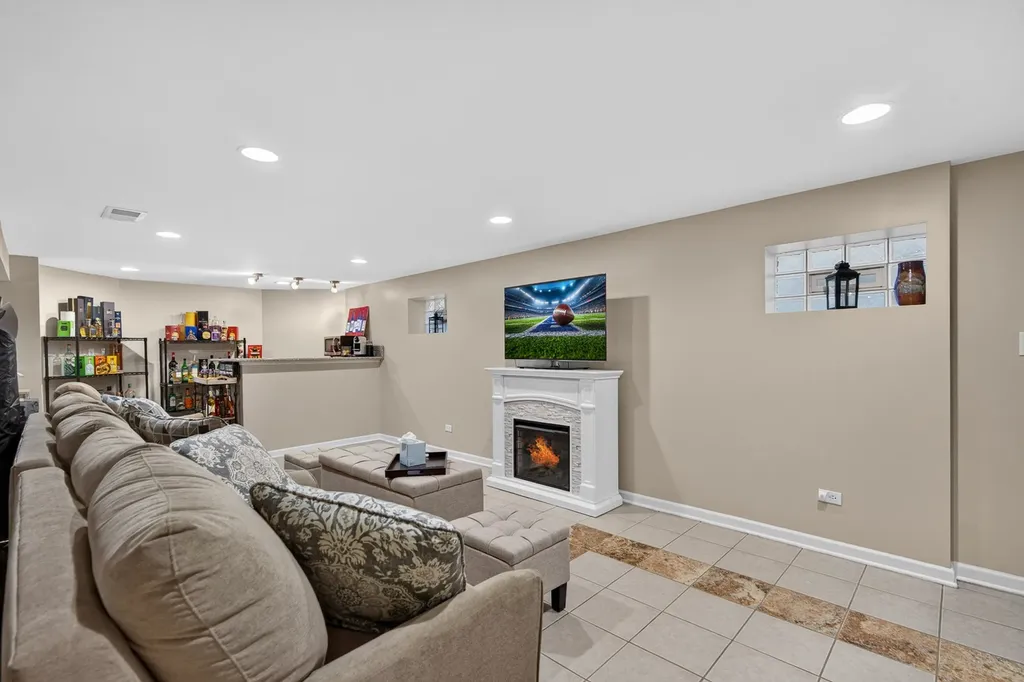 6365 North Mobile Avenue Chicago IL 60646