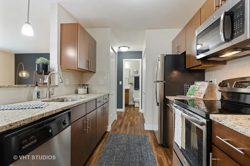 84 Sterling Circle Wheaton IL 60189