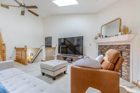 24 Garden Crescent Court Elgin IL 60123