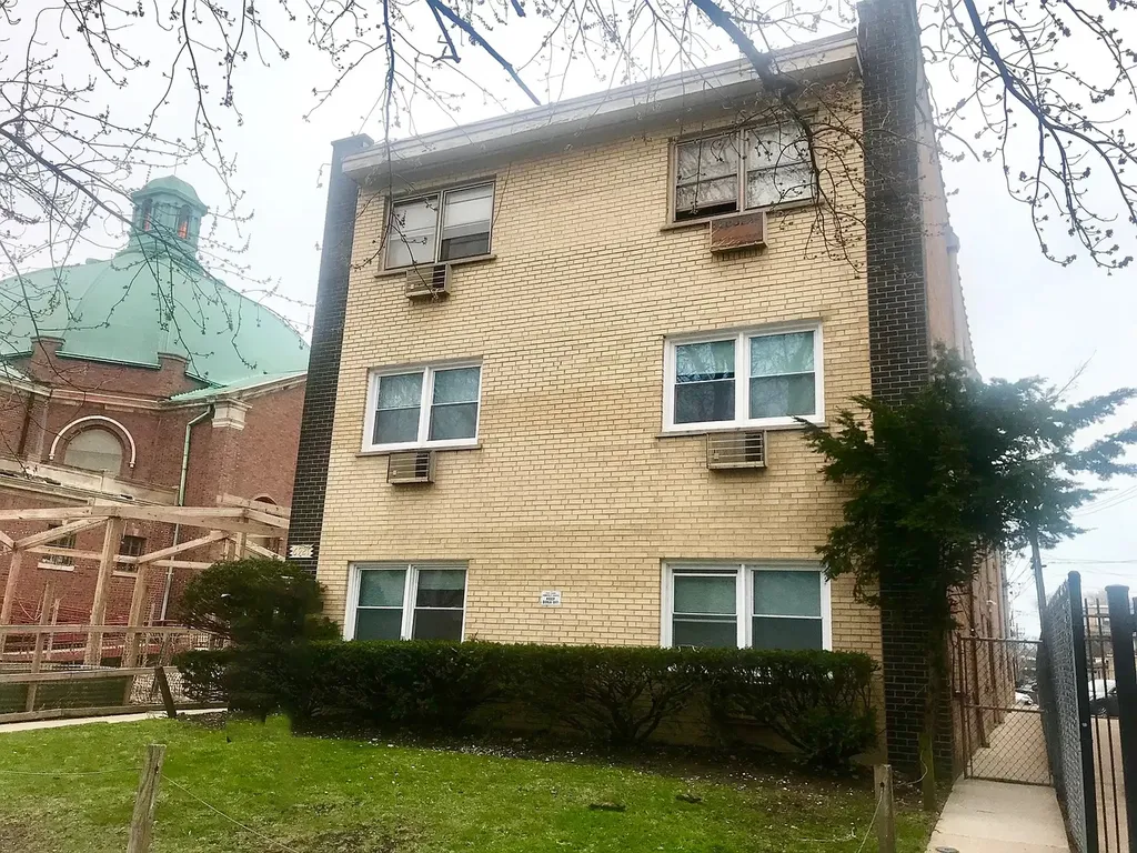6921 North Ashland Boulevard Chicago IL 60626