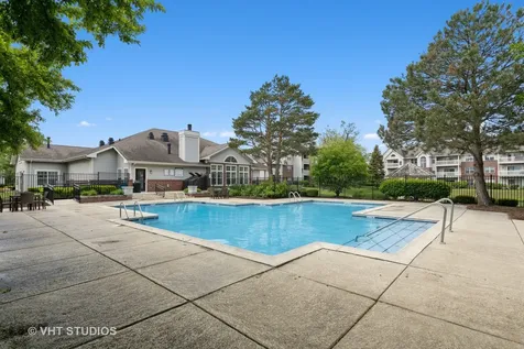 105 Kensington Circle Wheaton IL 60189