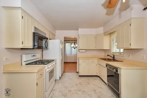 16816 Greenwood Avenue South Holland IL 60473