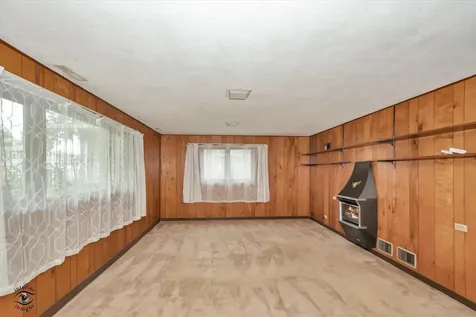 16816 Greenwood Avenue South Holland IL 60473