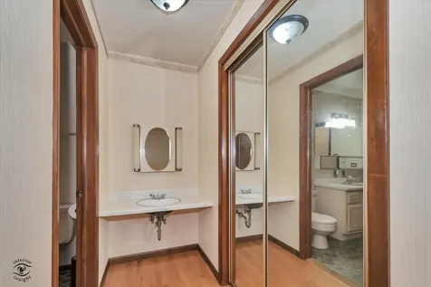 16816 Greenwood Avenue South Holland IL 60473