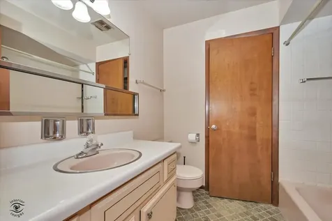16816 Greenwood Avenue South Holland IL 60473