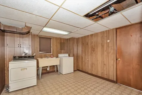 16816 Greenwood Avenue South Holland IL 60473
