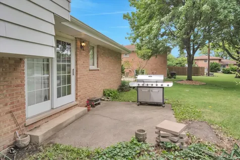 16816 Greenwood Avenue South Holland IL 60473