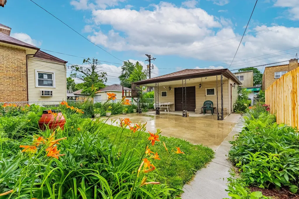 5621 North Drake Avenue Chicago IL 60659