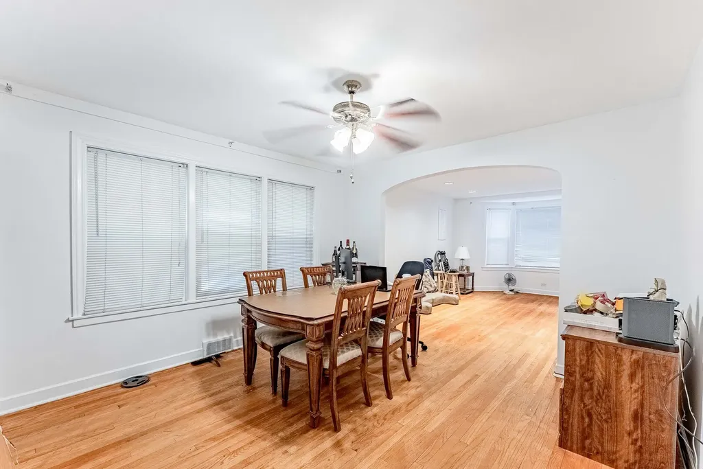5621 North Drake Avenue Chicago IL 60659