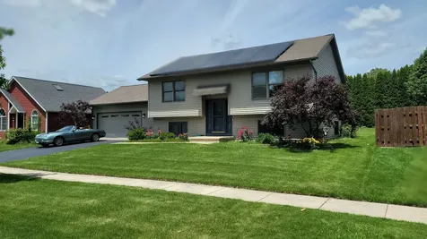 715 Cherry Tree Lane Genoa IL 60135