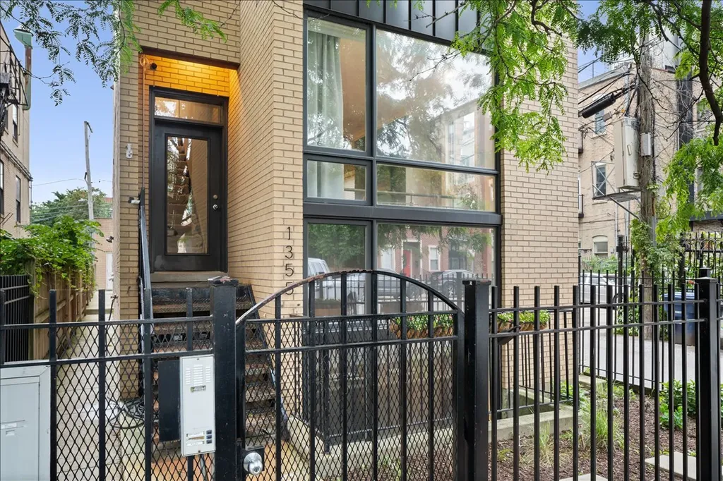 1355 West Erie Street Chicago IL 60622