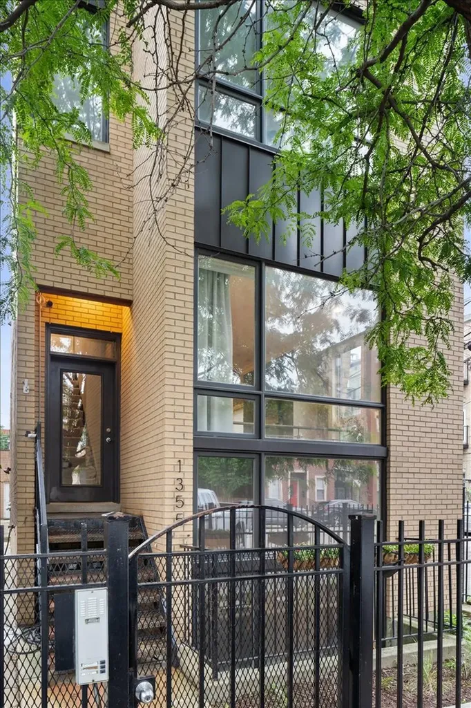 1355 West Erie Street Chicago IL 60622