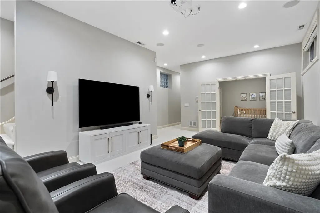 1355 West Erie Street Chicago IL 60622