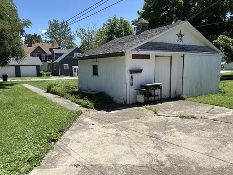 208 North Wood Street Gibson City IL 60936